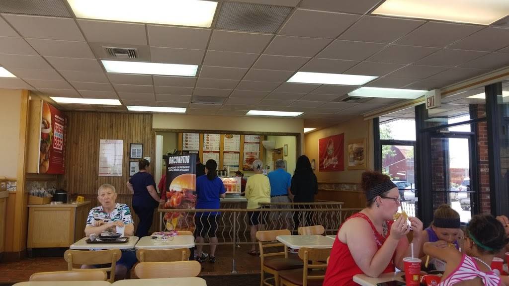 Wendys | restaurant | 1411 Bellefontaine St, Wapakoneta, OH 45895, USA | 4197389383 OR +1 419-738-9383