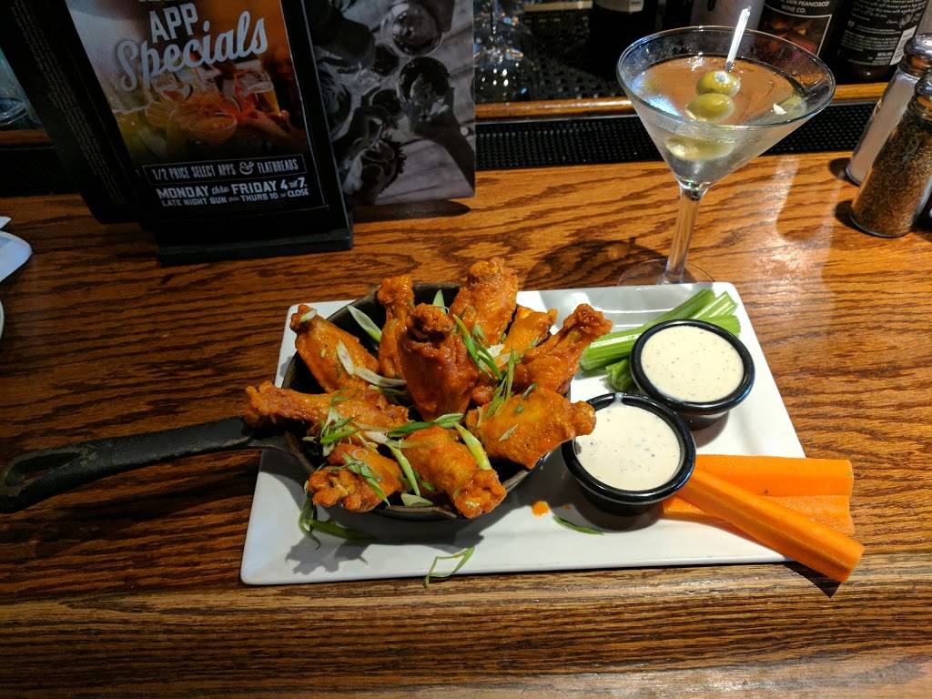 Bar Louie - Naperville | night club | 22 E Chicago Ave, Naperville, IL 60540, USA | 6309831600 OR +1 630-983-1600