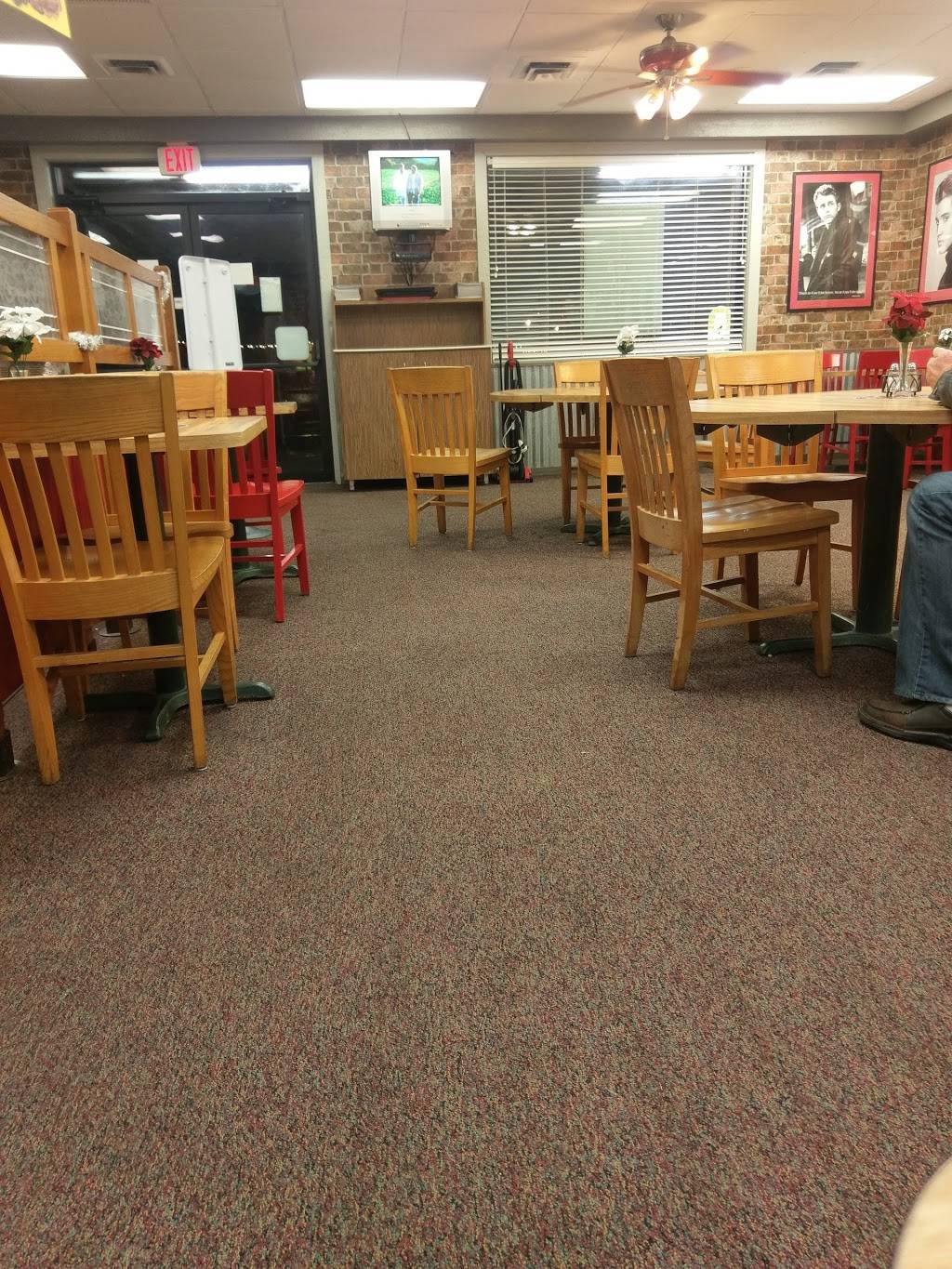 Lees Famous Recipe Chicken | restaurant | 1635 N 21st St, Newark, OH 43055, USA | 7403661424 OR +1 740-366-1424