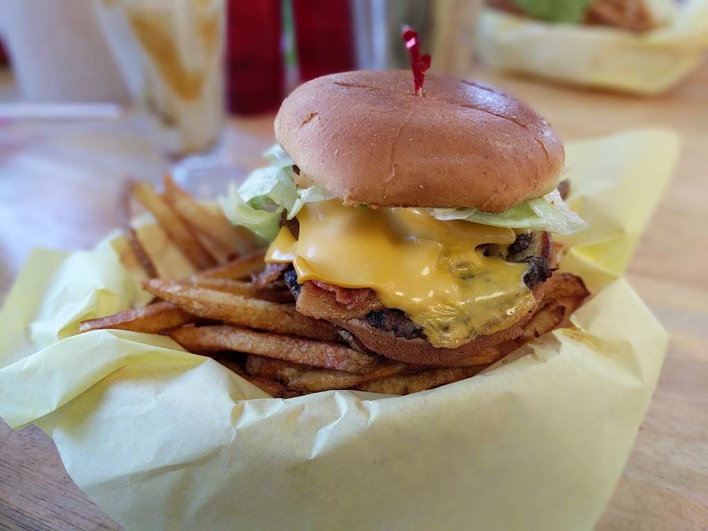 Cedar Glen Malt Shop | restaurant | 29125 Hook Creek Rd, Cedar Glen, CA 92321, USA | 9094851926 OR +1 909-485-1926