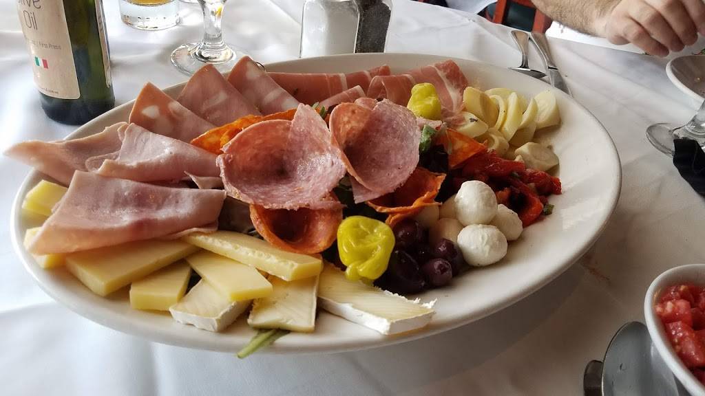 Georges Restaurant & Lounge | restaurant | 300 72nd St, Miami Beach, FL 33141, USA | 3058645586 OR +1 305-864-5586