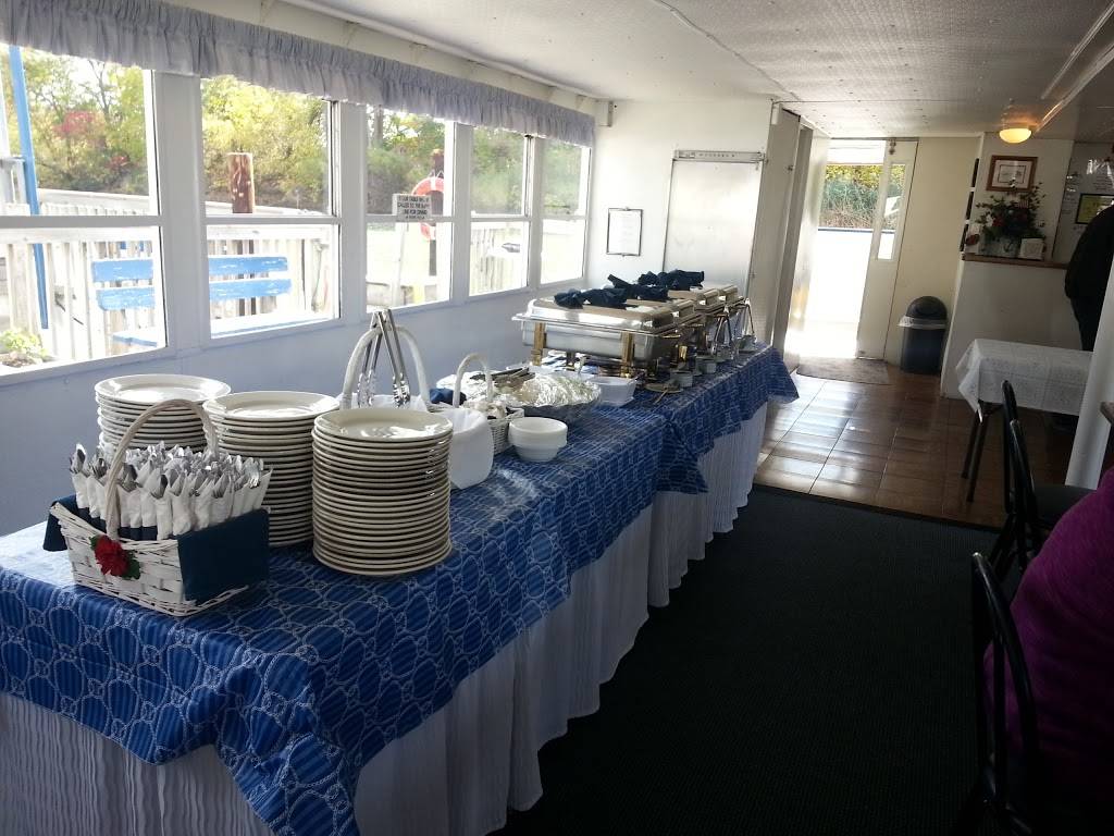 Captains Landing | restaurant | 152 N River Rd, Mt Clemens, MI 48043, USA | 5864939551 OR +1 586-493-9551