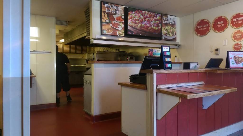 Round Table Pizza | meal delivery | 555 W Country Club Ln J, Escondido, CA 92026, USA | 7604890955 OR +1 760-489-0955