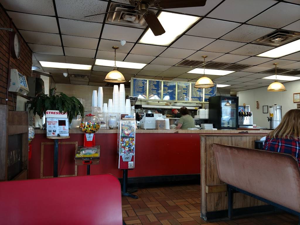 Petees Good Foods | restaurant | 101 N Main St, Travelers Rest, SC 29690, USA | 8648347315 OR +1 864-834-7315