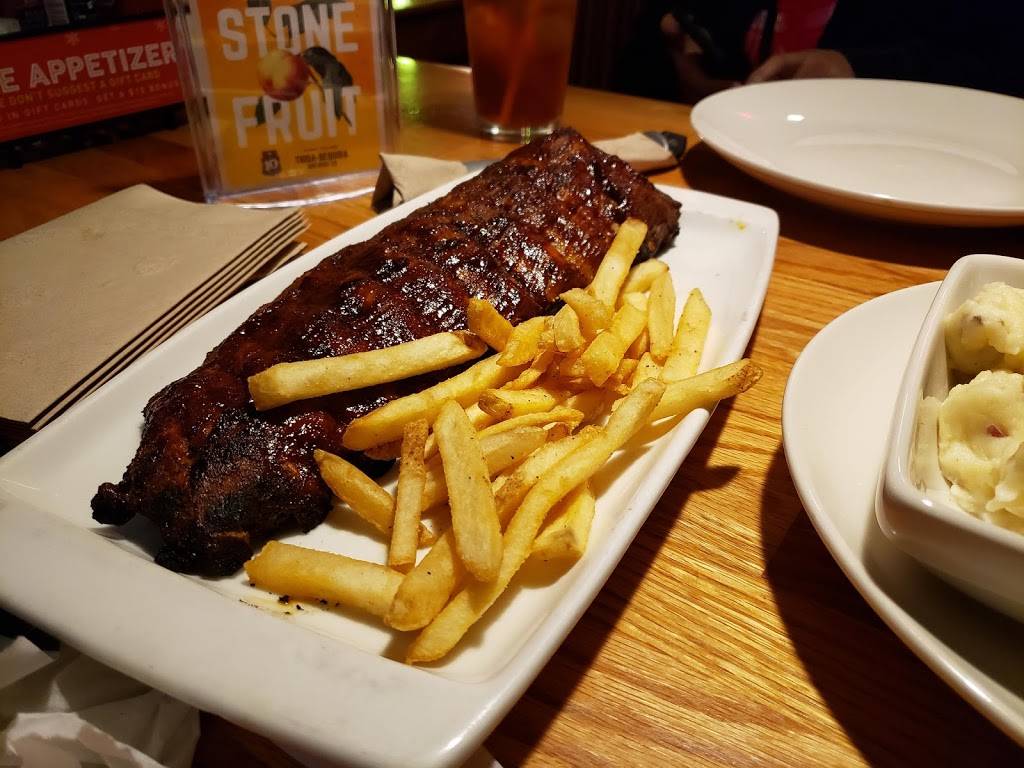 Applebees Grill + Bar | restaurant | 7007 N Cedar Ave, Fresno, CA 93720, USA | 5593227144 OR +1 559-322-7144