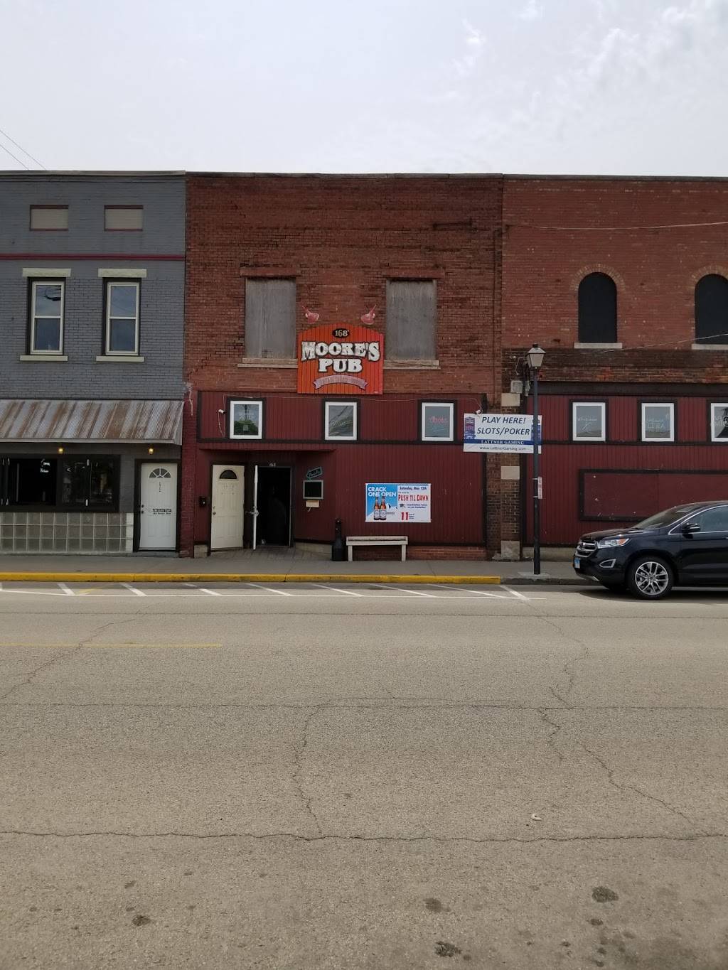Moores Pub | restaurant | 168 E Elm St, Canton, IL 61520, USA | 3096470104 OR +1 309-647-0104
