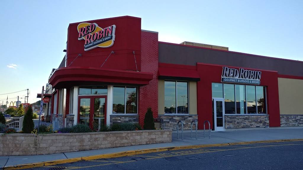 Red Robin Gourmet Burgers and Brews | restaurant | 1035 Montauk Hwy, West Babylon, NY 11704, USA | 6315174226 OR +1 631-517-4226