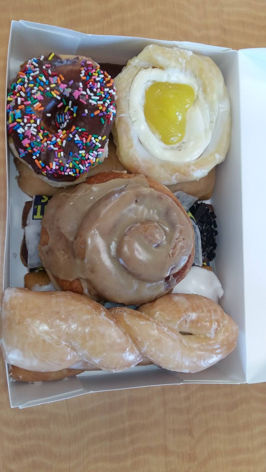 Daylight Donuts- Eaton | bakery | 1309 N Barron St, Eaton, OH 45320, USA | 9374561744 OR +1 937-456-1744