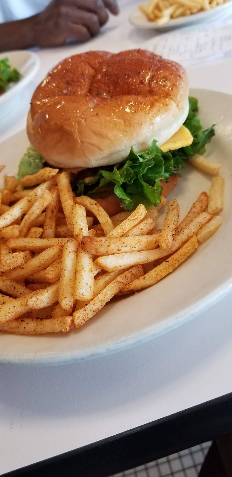 Steak n Shake | restaurant | 3226 Telegraph Rd, St. Louis, MO 63125, USA | 3148924865 OR +1 314-892-4865