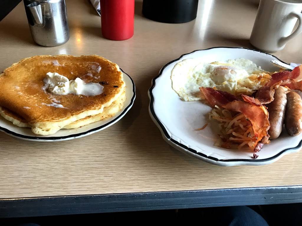 Wooden Shoe Restaurant | restaurant | 441 US-31, Holland, MI 49423, USA | 6163964744 OR +1 616-396-4744