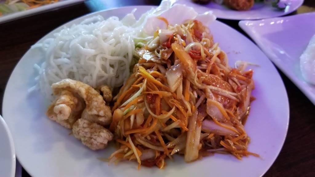 Thai Lucky | restaurant | 711 S Pine St, San Antonio, TX 78203, USA | 2107749650 OR +1 210-774-9650