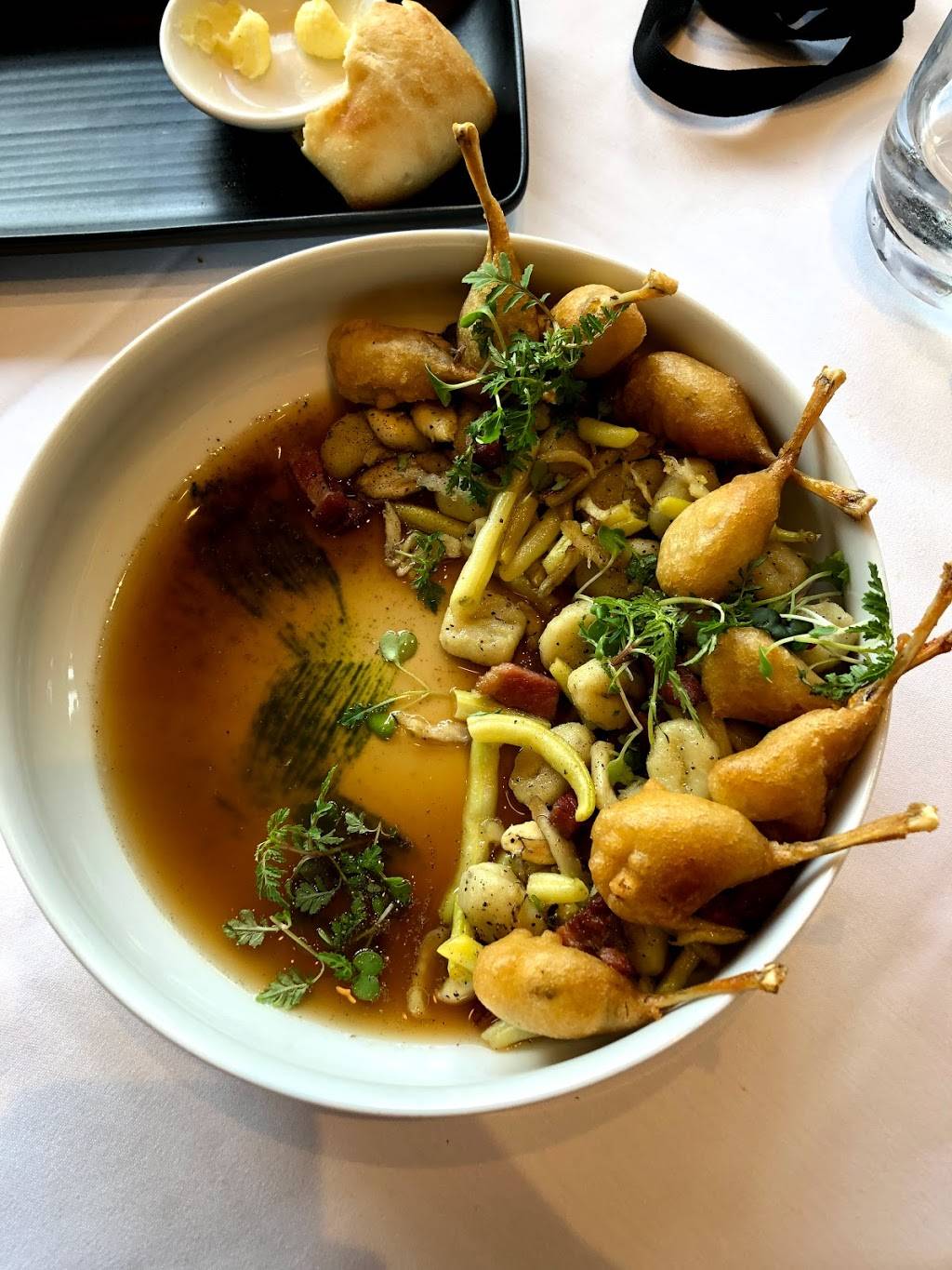 47e Parallèle | restaurant | 333 Rue Jacques-Parizeau, Québec, QC G1R 5G2, Canada | 4186924747 OR +1 418-692-4747