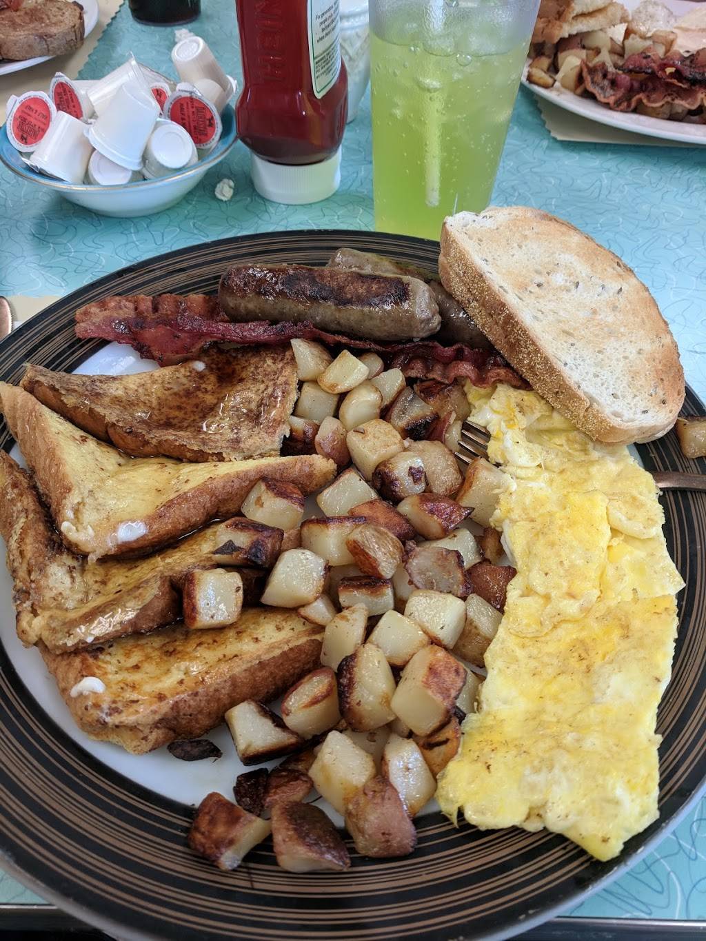 2 Girls And A Griddle | restaurant | 1309 Fayette Ave, Belle Vernon, PA 15012, USA | 7249293469 OR +1 724-929-3469