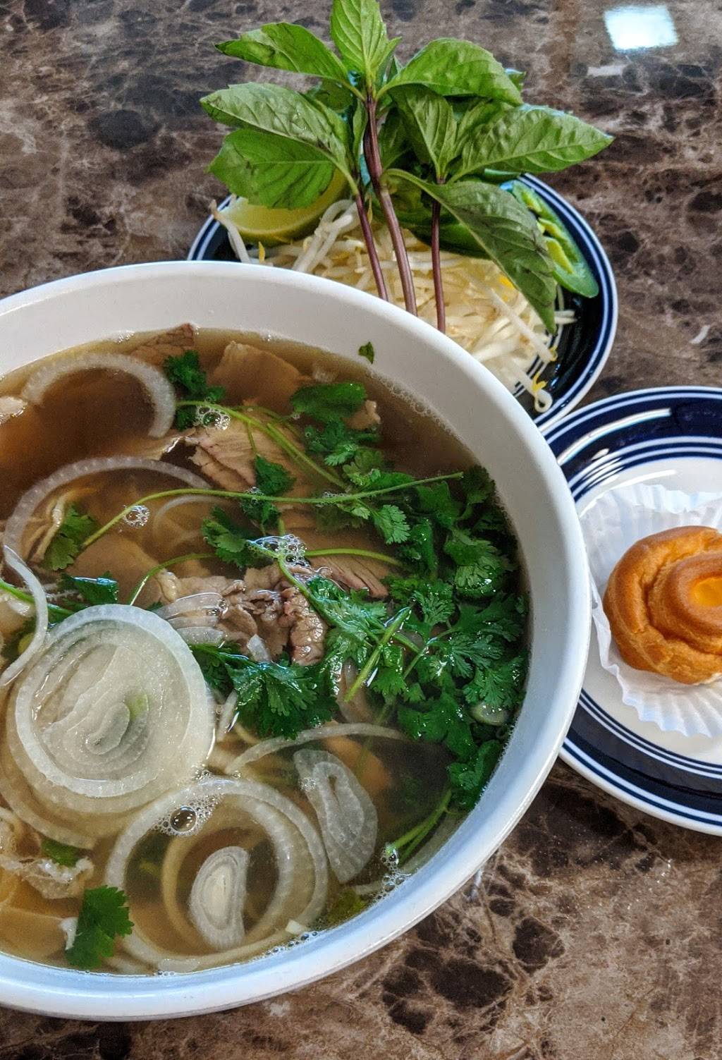 Family Pho & Banh Mi | restaurant | 1427 Ave D, Snohomish, WA 98290, USA | 3602178916 OR +1 360-217-8916