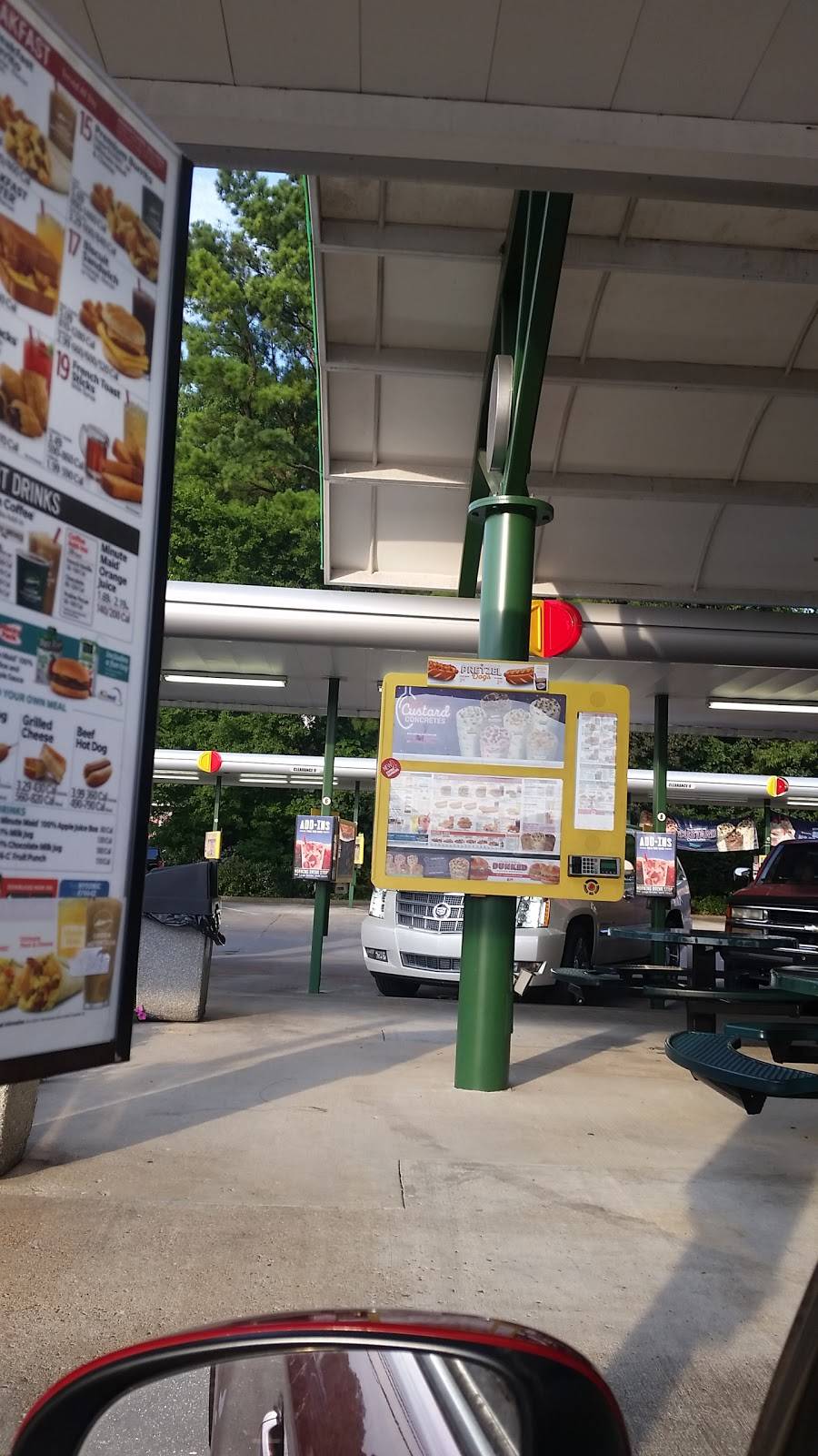 Sonic Drive-In | restaurant | 88 E Main St, Parsons, TN 38363, USA | 7318472111 OR +1 731-847-2111