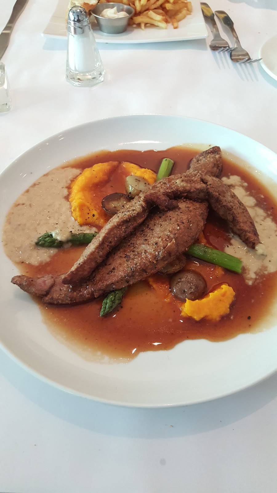 La Socca | restaurant | 278 Rue Elgar, Verdun, QC H3E 1C9, Canada | 5147662824 OR +1 514-766-2824