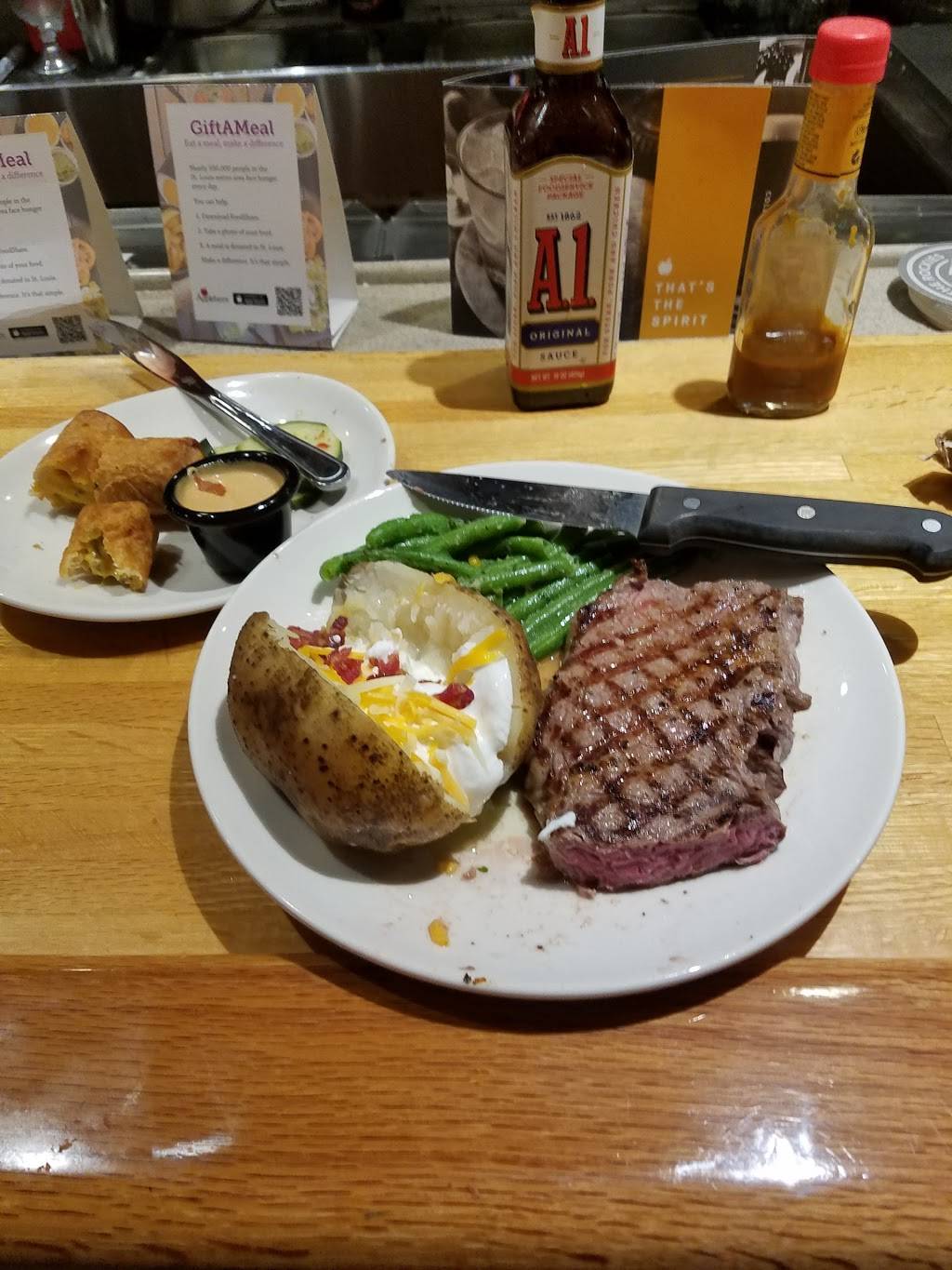 Applebees Grill + Bar | restaurant | 673 Gravois Bluffs Blvd, Fenton, MO 63026, USA | 6363051735 OR +1 636-305-1735