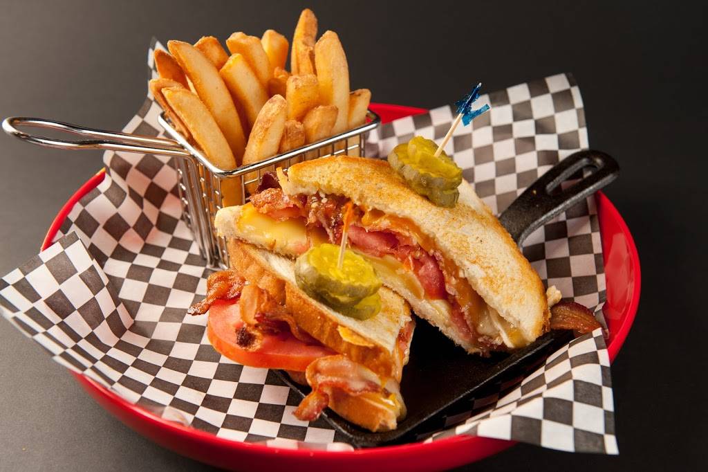 Big Billys Burger Joint | restaurant | 5070 International Blvd, North Charleston, SC 29418, USA | 8437474949 OR +1 843-747-4949