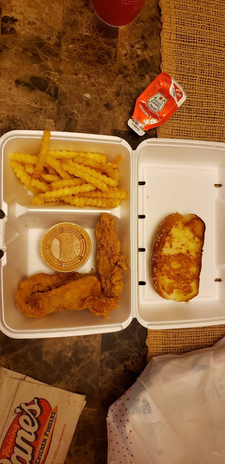 Raising Canes Chicken Fingers | meal takeaway | 6450 N Desert Blvd, El Paso, TX 79912, USA | 9155845342 OR +1 915-584-5342