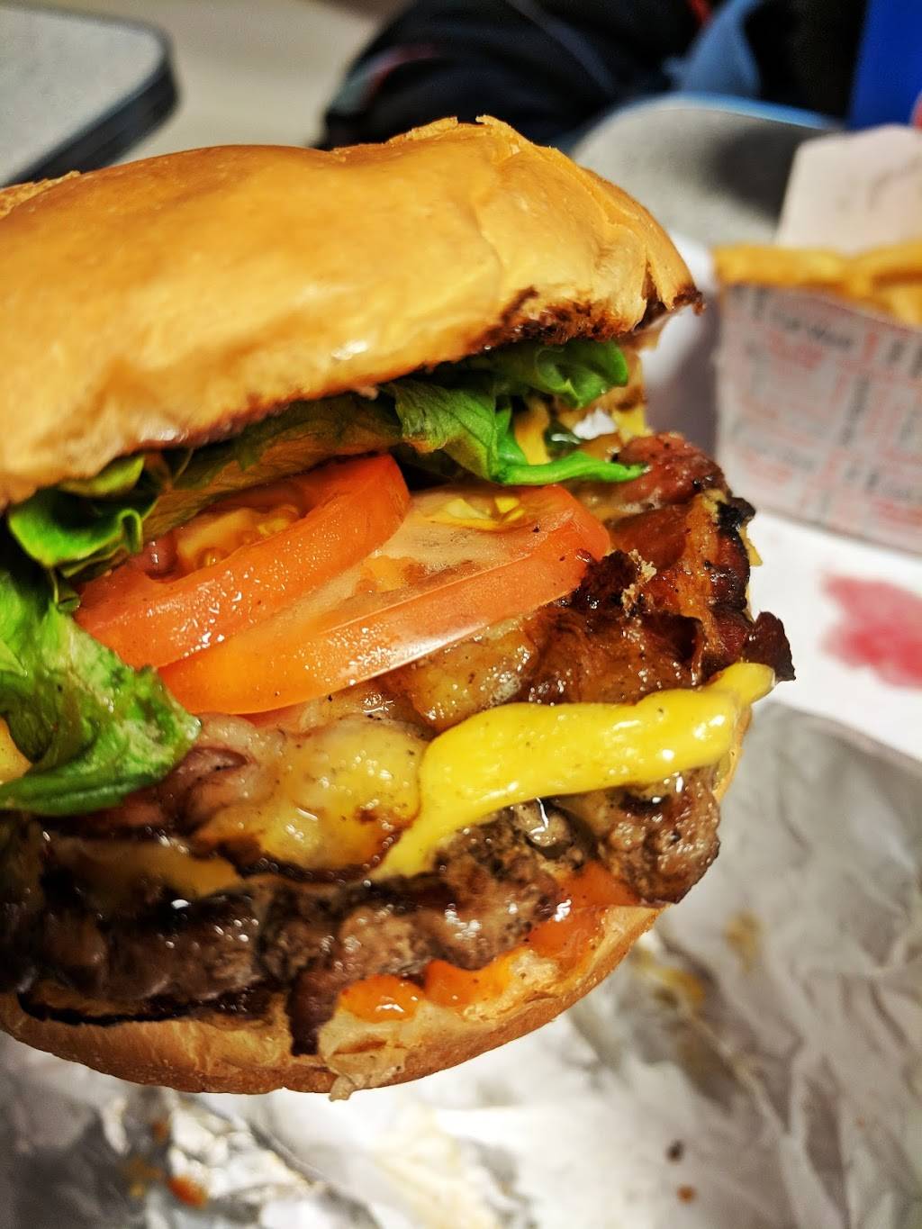 Apache Burgers | restaurant | 5236 Dundas St W, Etobicoke, ON M9B 1A7, Canada | 4162333046 OR +1 416-233-3046