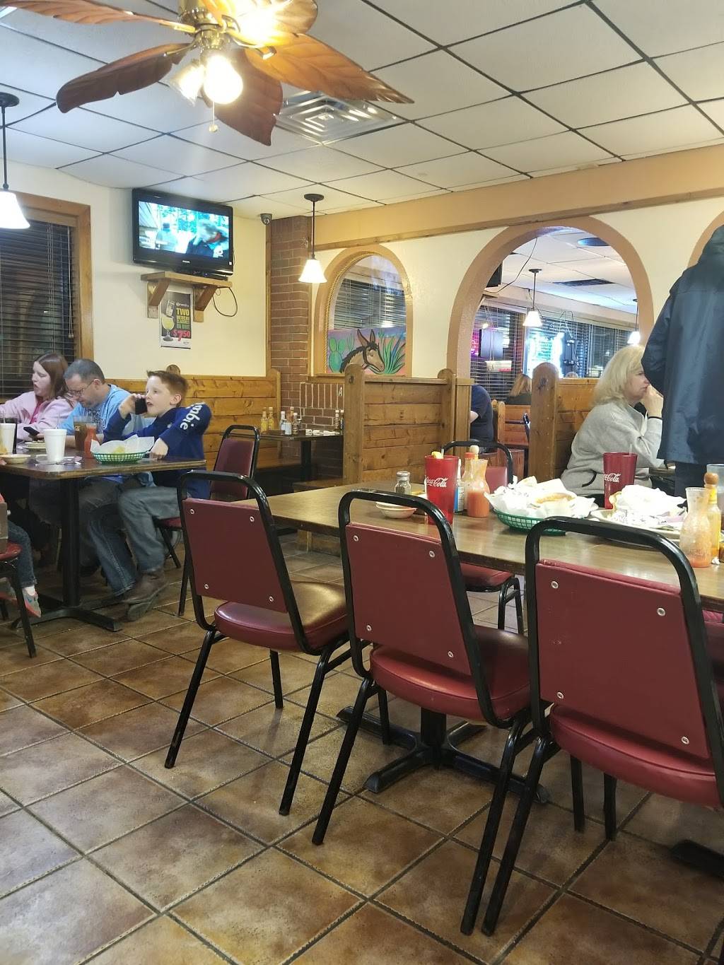 Tequilas Mexican Restaurant | restaurant | 115 W 9th St, Mt Carmel, IL 62863, USA | 6182625275 OR +1 618-262-5275