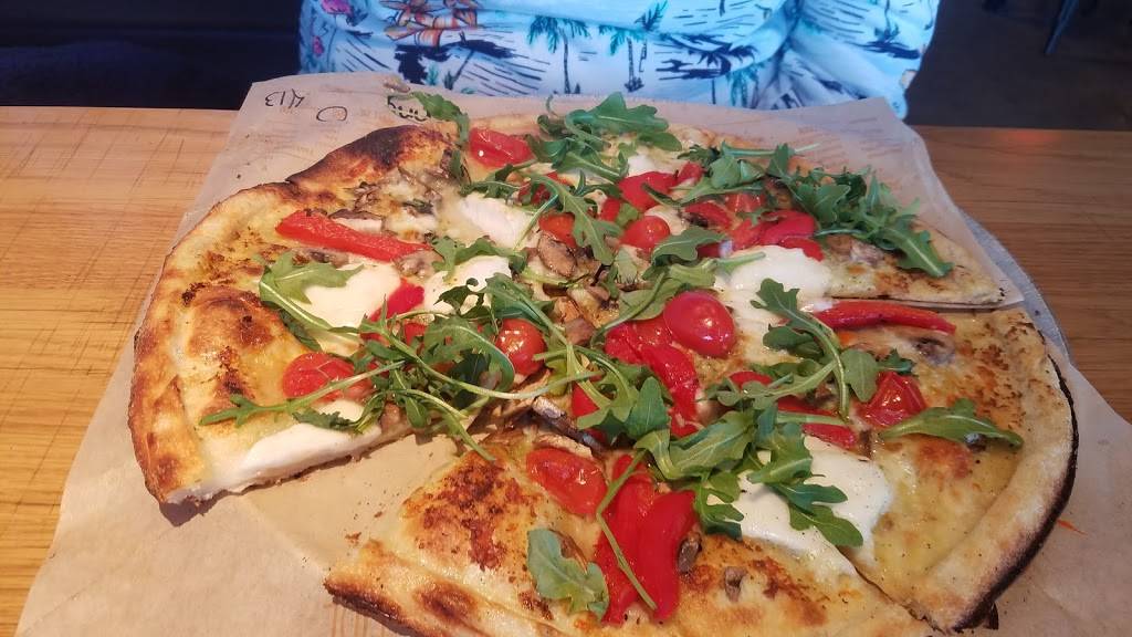 Blaze Pizza | meal takeaway | 15 U.S. 9, Manalapan Township, NJ 07726, USA | 7327861822 OR +1 732-786-1822