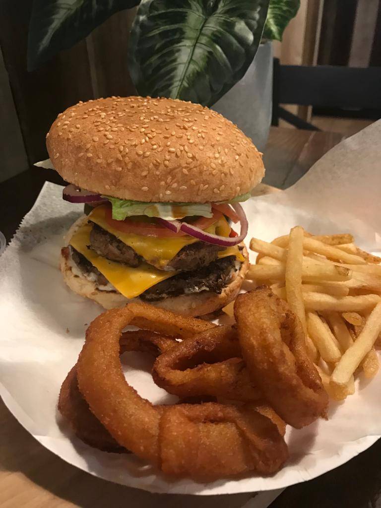 Singas Famous Pizza | meal delivery | 6353 108th St, Forest Hills, NY 11375, USA | 7184593441 OR +1 718-459-3441