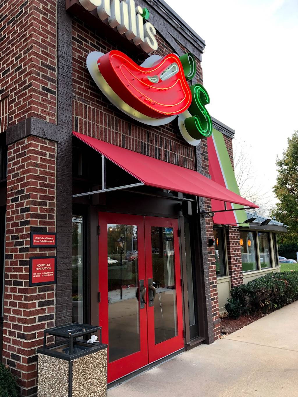 Chilis Grill & Bar | meal takeaway | 6250 Interparcel Rd, Alexandria, VA 22315, USA | 7039225100 OR +1 703-922-5100