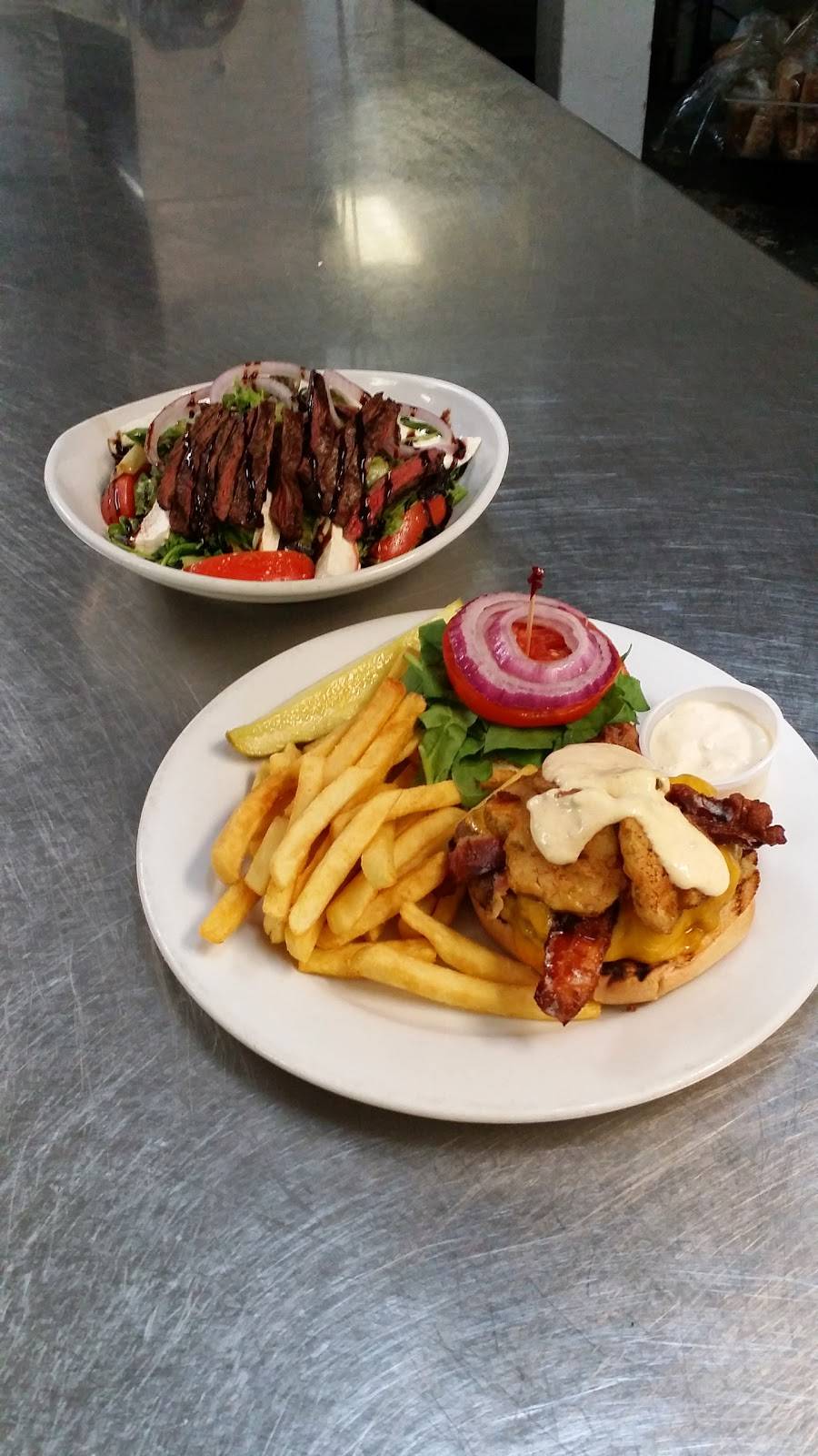 E.R. Bradleys Saloon | restaurant | 104 N Clematis St, West Palm Beach, FL 33401, USA | 5618333520 OR +1 561-833-3520