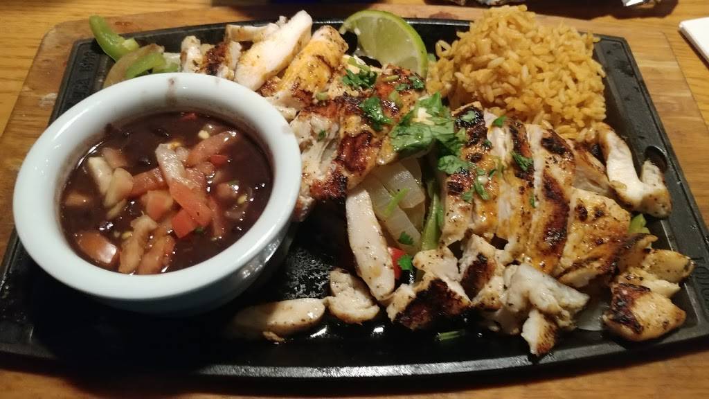 Chilis Grill & Bar | meal takeaway | 29233 Central Ave, Lake Elsinore, CA 92532, USA | 9512455101 OR +1 951-245-5101