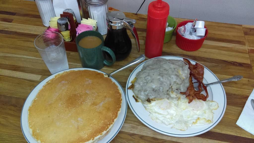 Rivers Bend Ice Cream & Country Diner | restaurant | 11934 Union Ave NE, Alliance, OH 44601, USA | 3306809022 OR +1 330-680-9022