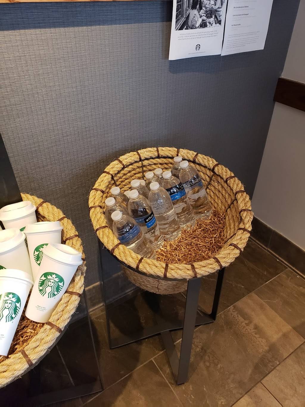 Starbucks | cafe | 139 Jericho Turnpike, Mineola, NY 11501, USA | 5162481211 OR +1 516-248-1211