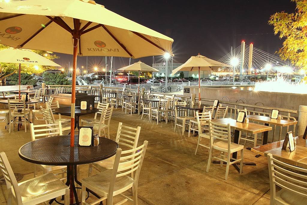 The Social Bar and Grill | restaurant | 1715 Dock St, Tacoma, WA 98402, USA | 2533013835 OR +1 253-301-3835