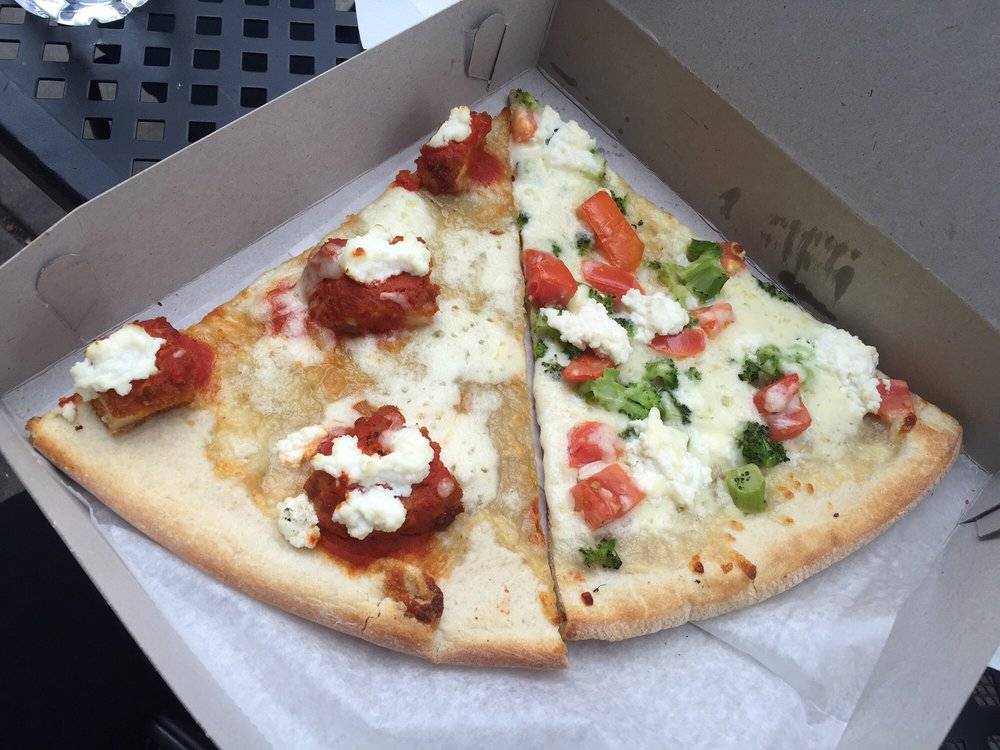 Maxies Pizza & Bar | restaurant | 3003 N Charles St, Baltimore, MD 21218, USA | 4108891113 OR +1 410-889-1113