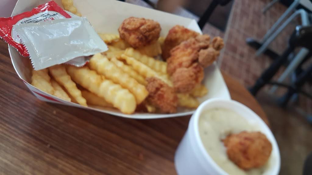 Gyros Drive Inn | restaurant | 444 W Mitchell St, San Antonio, TX 78204, USA | 2105348381 OR +1 210-534-8381