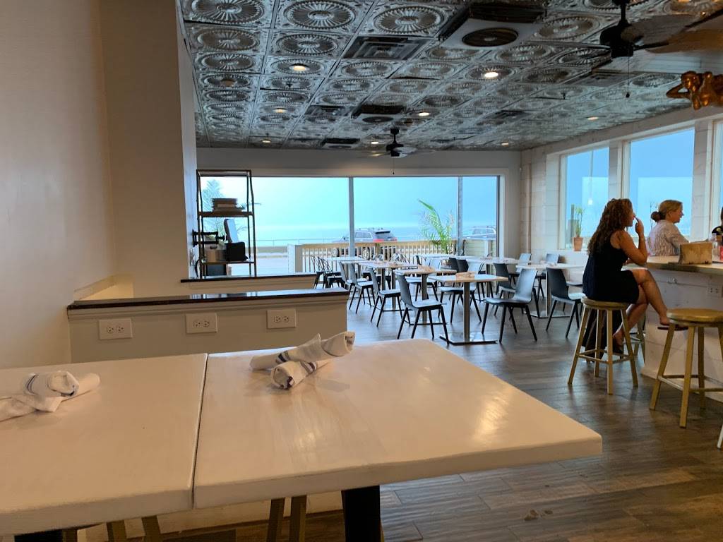 The Parrot | restaurant | 1 Hull Shore Dr, Hull, MA 02045, USA | 7812149300 OR +1 781-214-9300