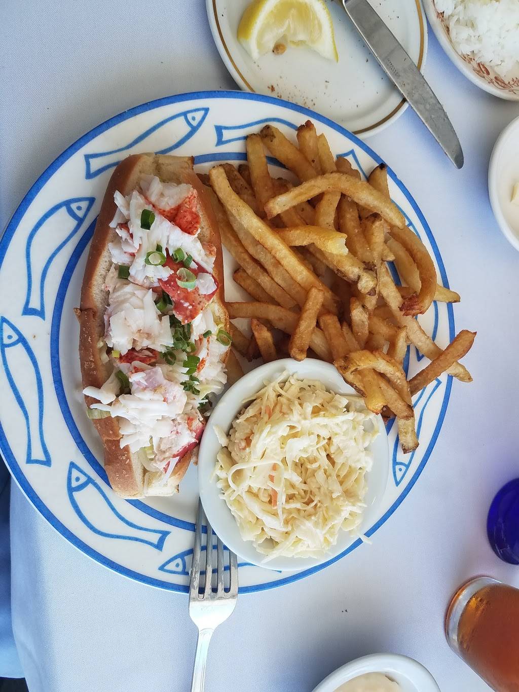 Anthonys Pier 4 Cafe | cafe | 153 Humphrey St, Swampscott, MA 01907, USA | 7815955735 OR +1 781-595-5735