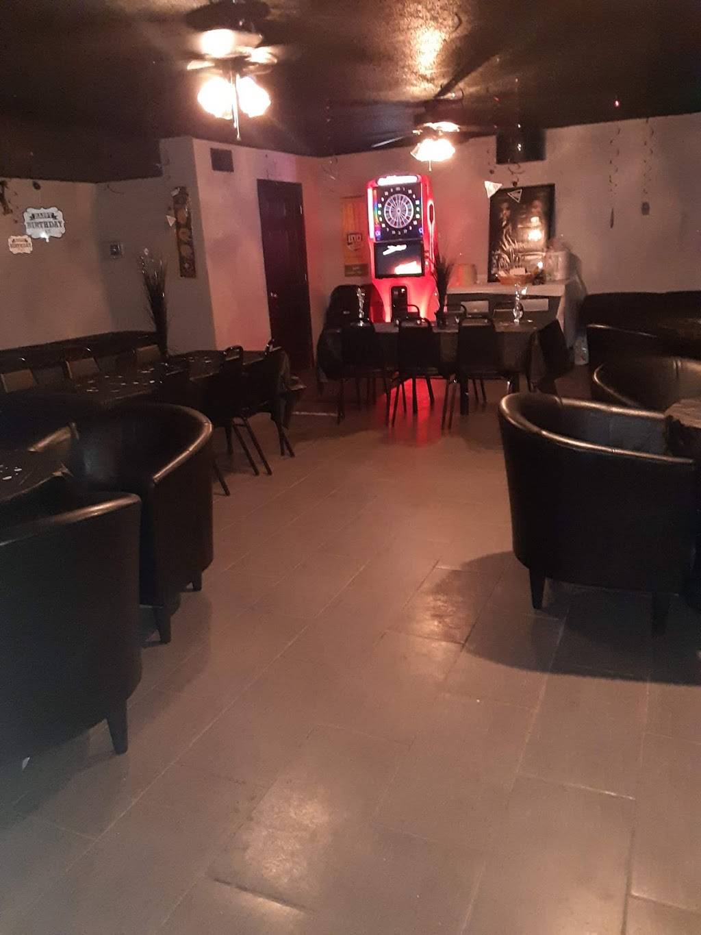 Goodfellas | restaurant | 4218 Bond Ave, East St Louis, IL 62207, USA | 6186469901 OR +1 618-646-9901