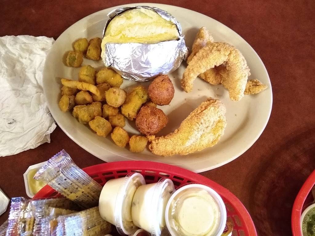 The Lakehouse | restaurant | 1655 Junction Hwy, Kerrville, TX 78028, USA | 8308953188 OR +1 830-895-3188