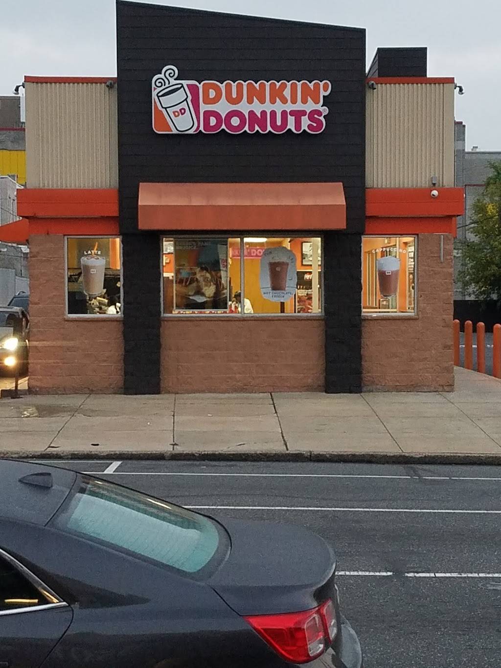 Dunkin | bakery | 5506 Chestnut St # 12, Philadelphia, PA 19139, USA | 2157481500 OR +1 215-748-1500