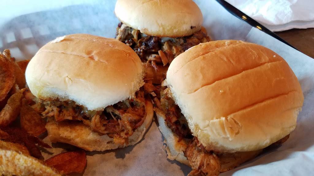 Foghorns Springdale | restaurant | 1100 48th Pl, Springdale, AR 72762, USA | 4797172020 OR +1 479-717-2020