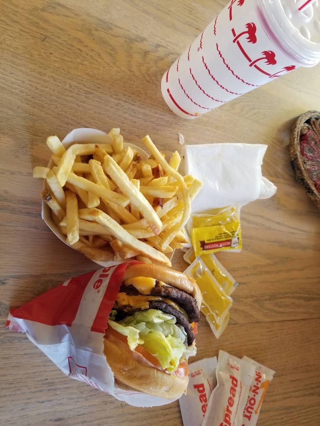 In-N-Out Burger | restaurant | 50 Ranch Dr, Milpitas, CA 95035, USA | 8007861000 OR +1 800-786-1000