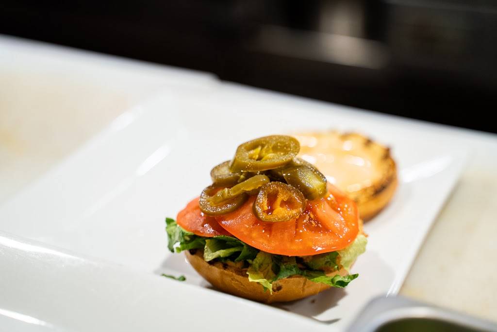 Legends Grille | restaurant | 460 Rt. 33 East, East Windsor, NJ 08520, USA | 6094435565 OR +1 609-443-5565