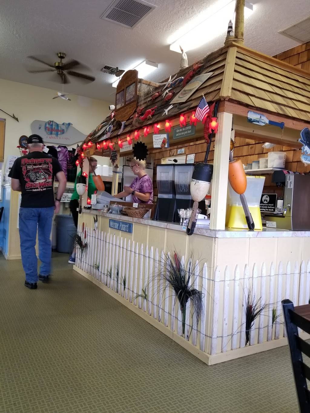 Lenas Seafood | restaurant | 18478 FL-40, Silver Springs, FL 34488, USA | 3526256489 OR +1 352-625-6489