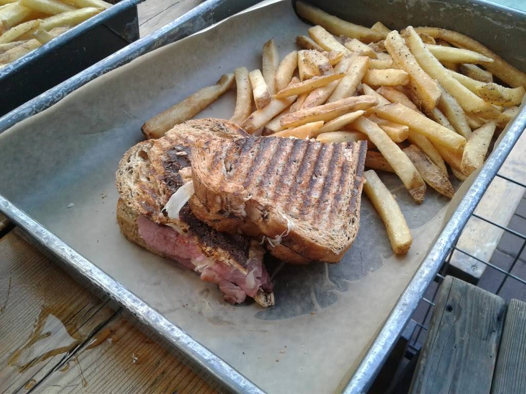 Gas Monkey Bar N Grill | restaurant | 10261 Technology Blvd E, Dallas, TX 75220, USA | 2143501904 OR +1 214-350-1904