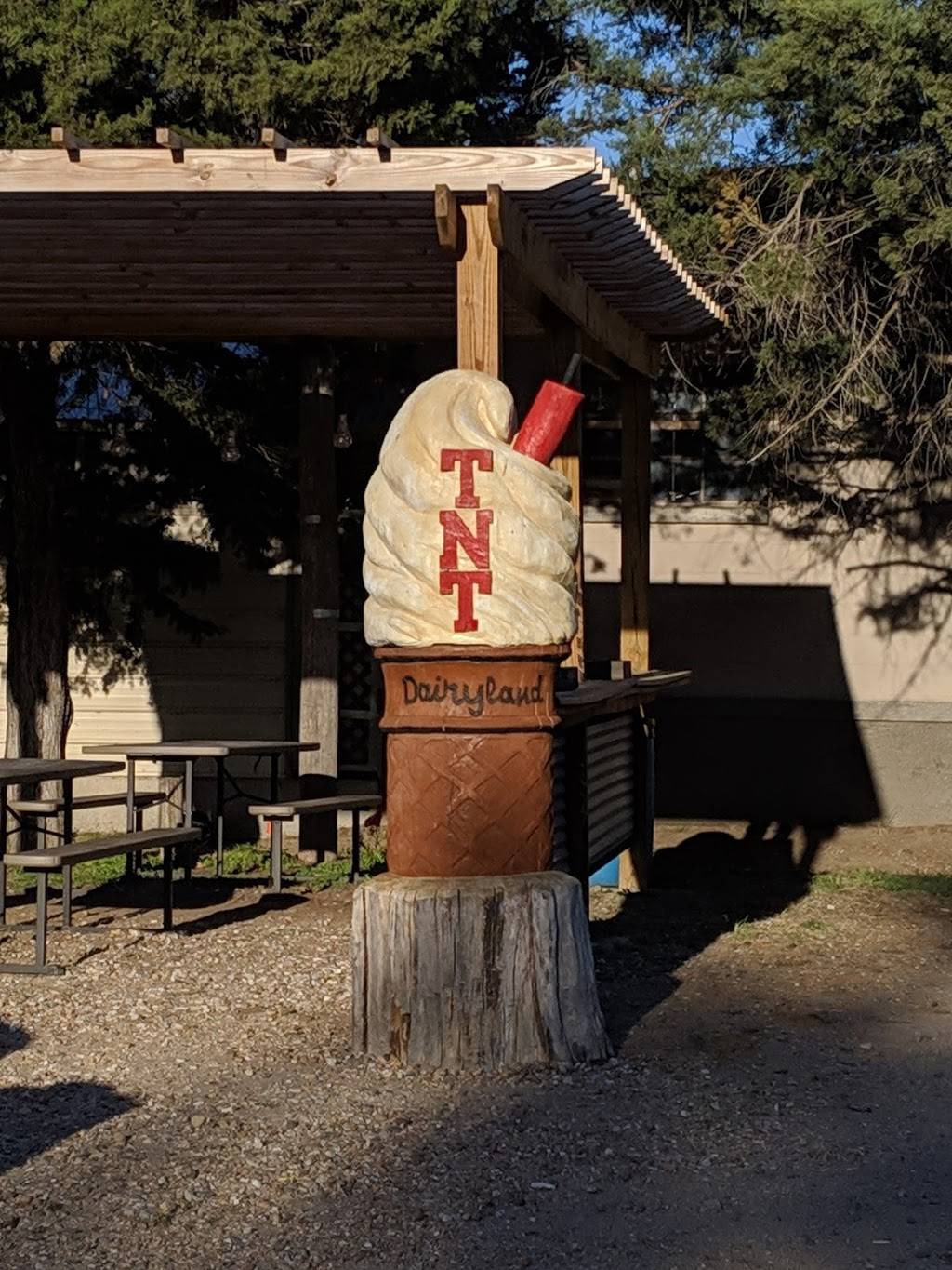 TNT Dairy Land | restaurant | 452 S Broadway Ave, Sterling, KS 67579, USA | 6202782297 OR +1 620-278-2297
