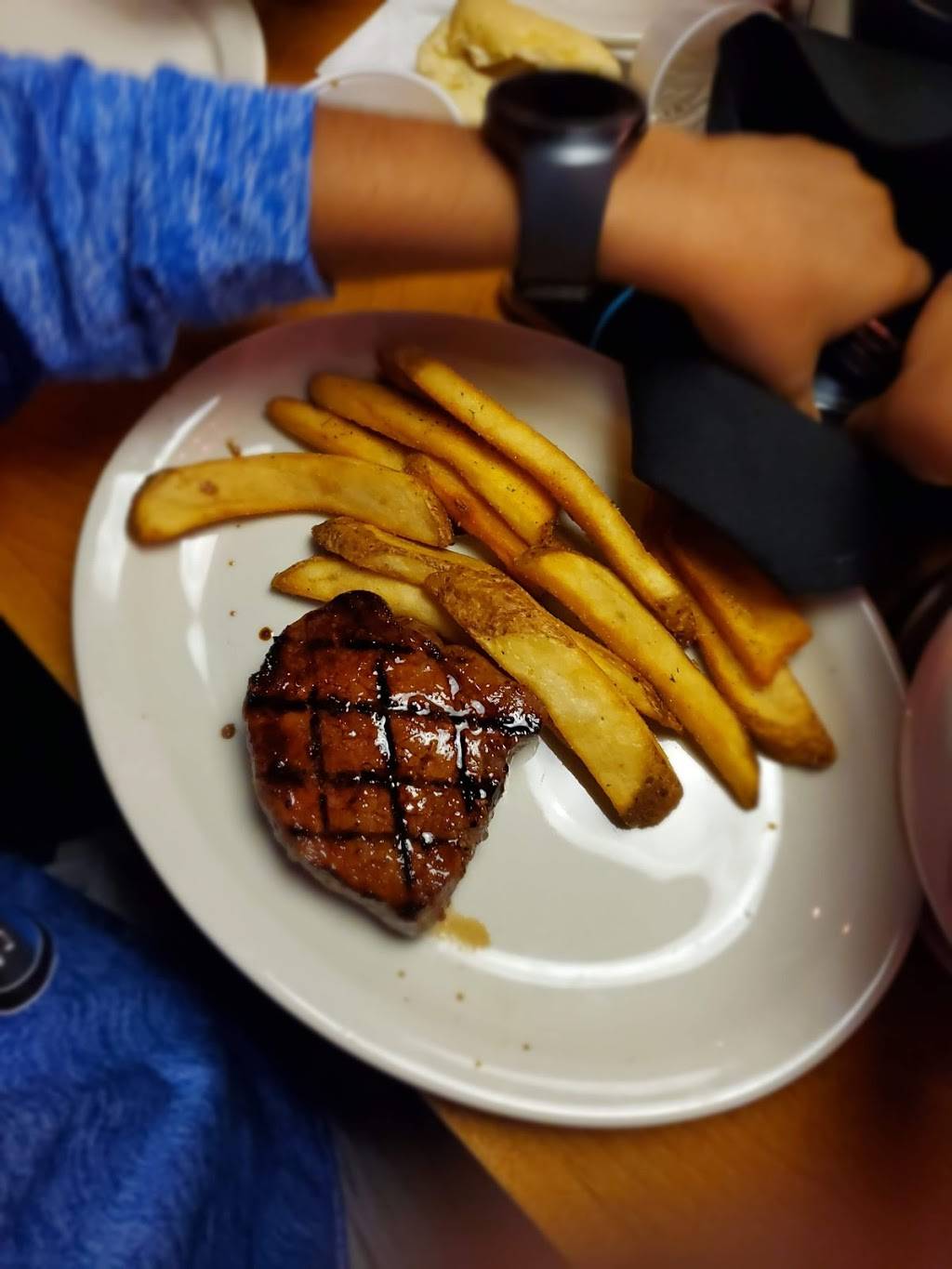 Texas Roadhouse | restaurant | 43 Fort Henry Rd, Triadelphia, WV 26059, USA | 3045471578 OR +1 304-547-1578