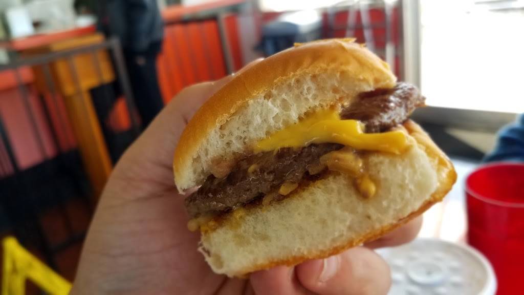 Royal Castle | restaurant | 2700 NW 79th St, Miami, FL 33147, USA | 3056968241 OR +1 305-696-8241