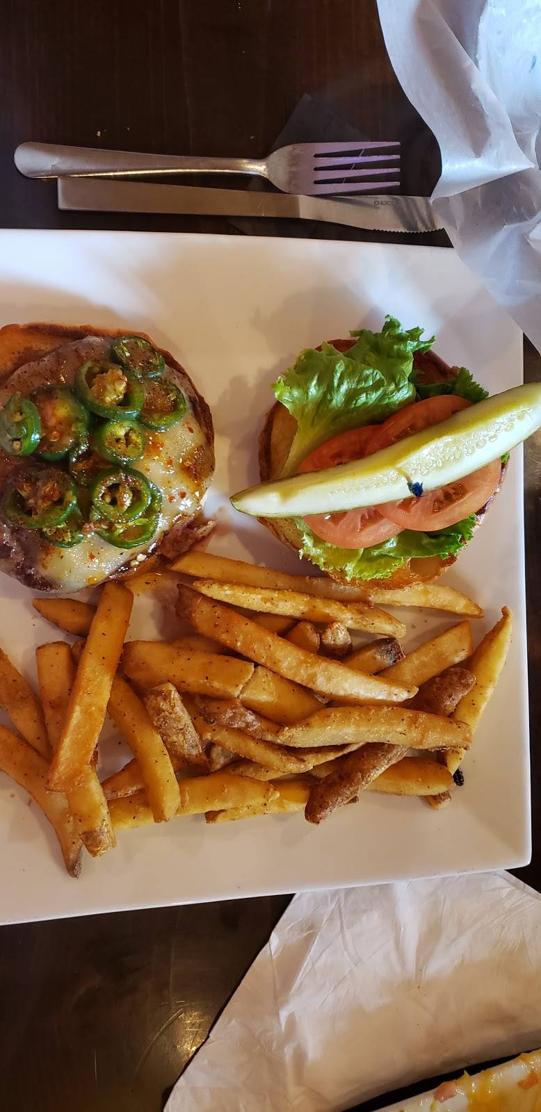 Schuggys American Grill & Taphouse | restaurant | 1055 Davis St, Hammond, WI 54015, USA | 7157962319 OR +1 715-796-2319