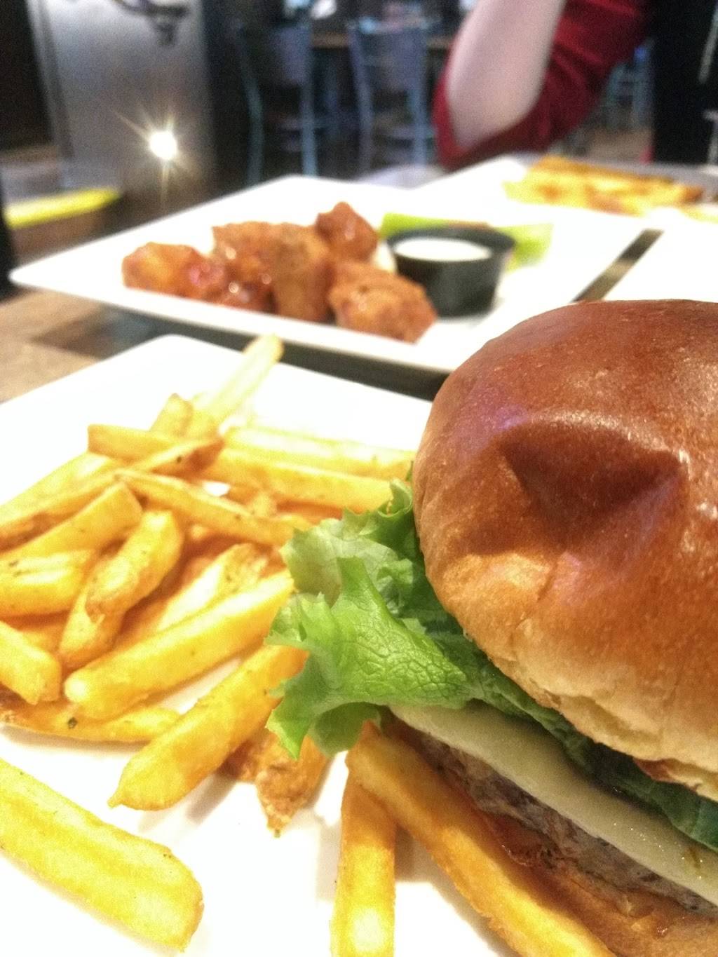 Holidays Pub & Grill | restaurant | 5533 Superior Ave, Sheboygan, WI 53083, USA | 9204598040 OR +1 920-459-8040